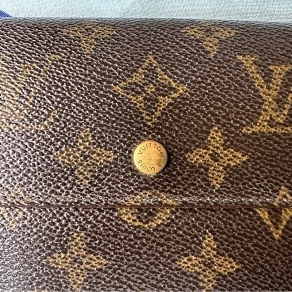 AUTHENTIC Louis Vuitton Epi International Wallet. Monogram canvas. - Picture 6 of 15